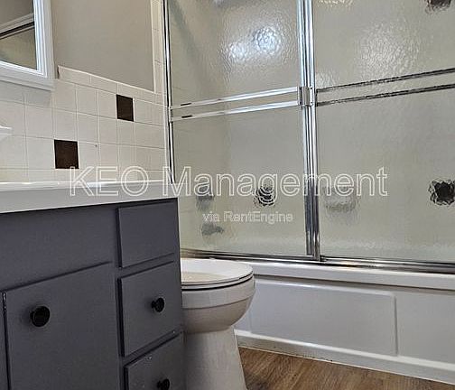 4th image of 3813 Briar Pl #9