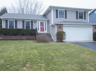 38 Essex Ln, Cary, IL 60013