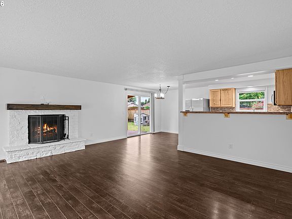 3rd image of 2871 NE Meadow Ct