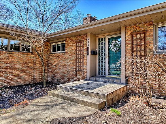 2nd image of 620 Oakhill Ln