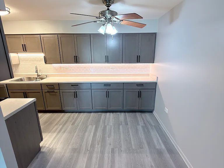 Belmont Station Apartments — Photo 11