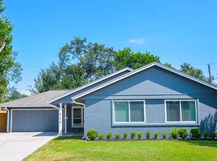 7926 Ridgeview Dr, Houston, TX 77055