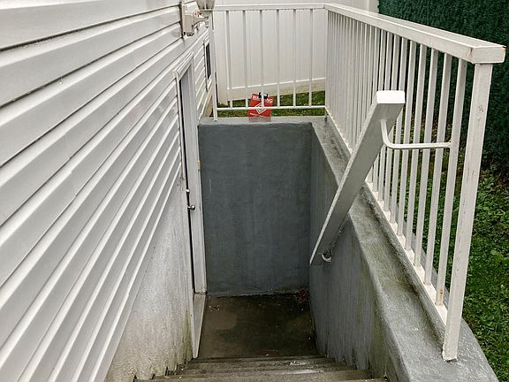 3rd image of 6 Carlton Ct
