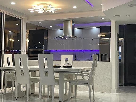 4th image of 1000 Island Blvd #1606
