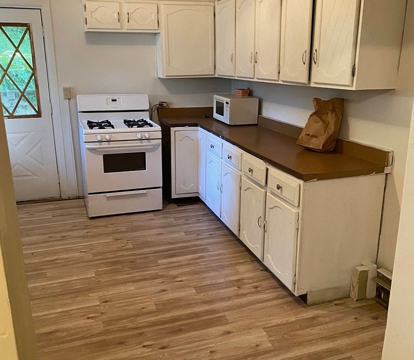 1st image of 223 William St #1