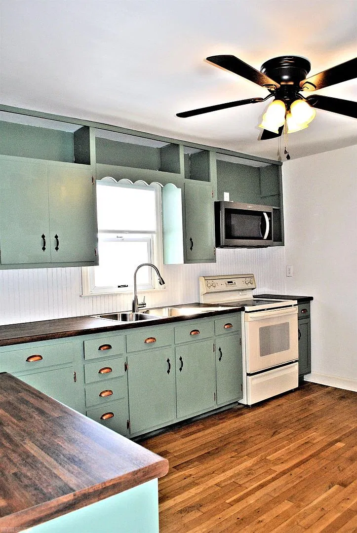 Cute Brick Home in Christiansburg Subdivision — Photo 1