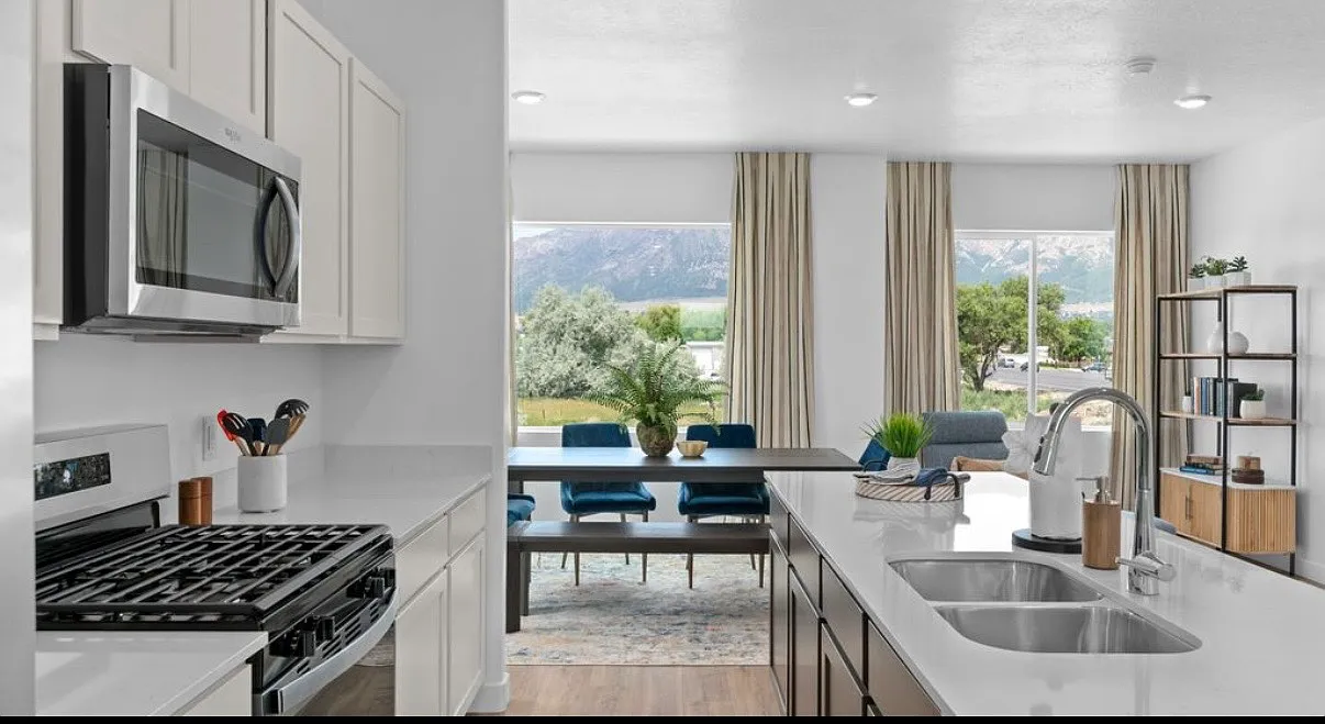 4 bed, 2000 sqft, $2,350 — Photo 1