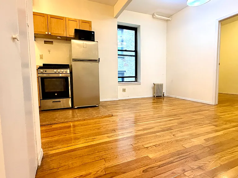 217 E 22nd St #7 — Photo 5