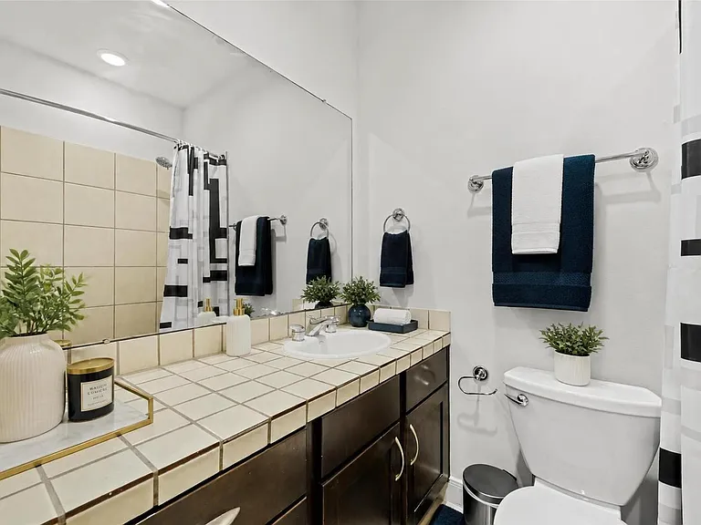 2413 Ralph St #9 — Photo 8