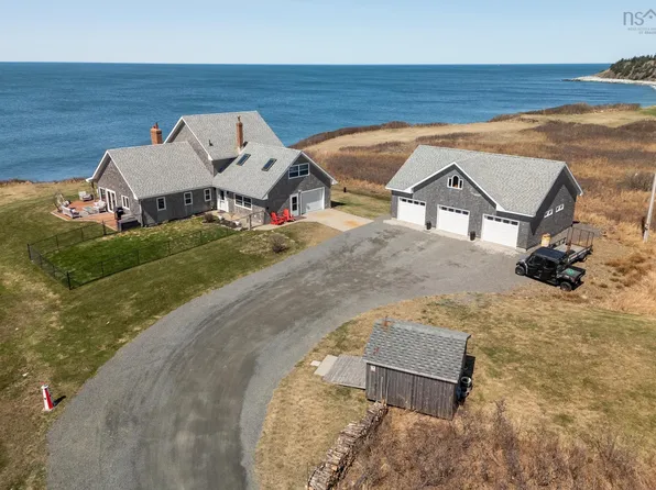 2435 Main Shore Rd, Yarmouth, NS B5A 5V1