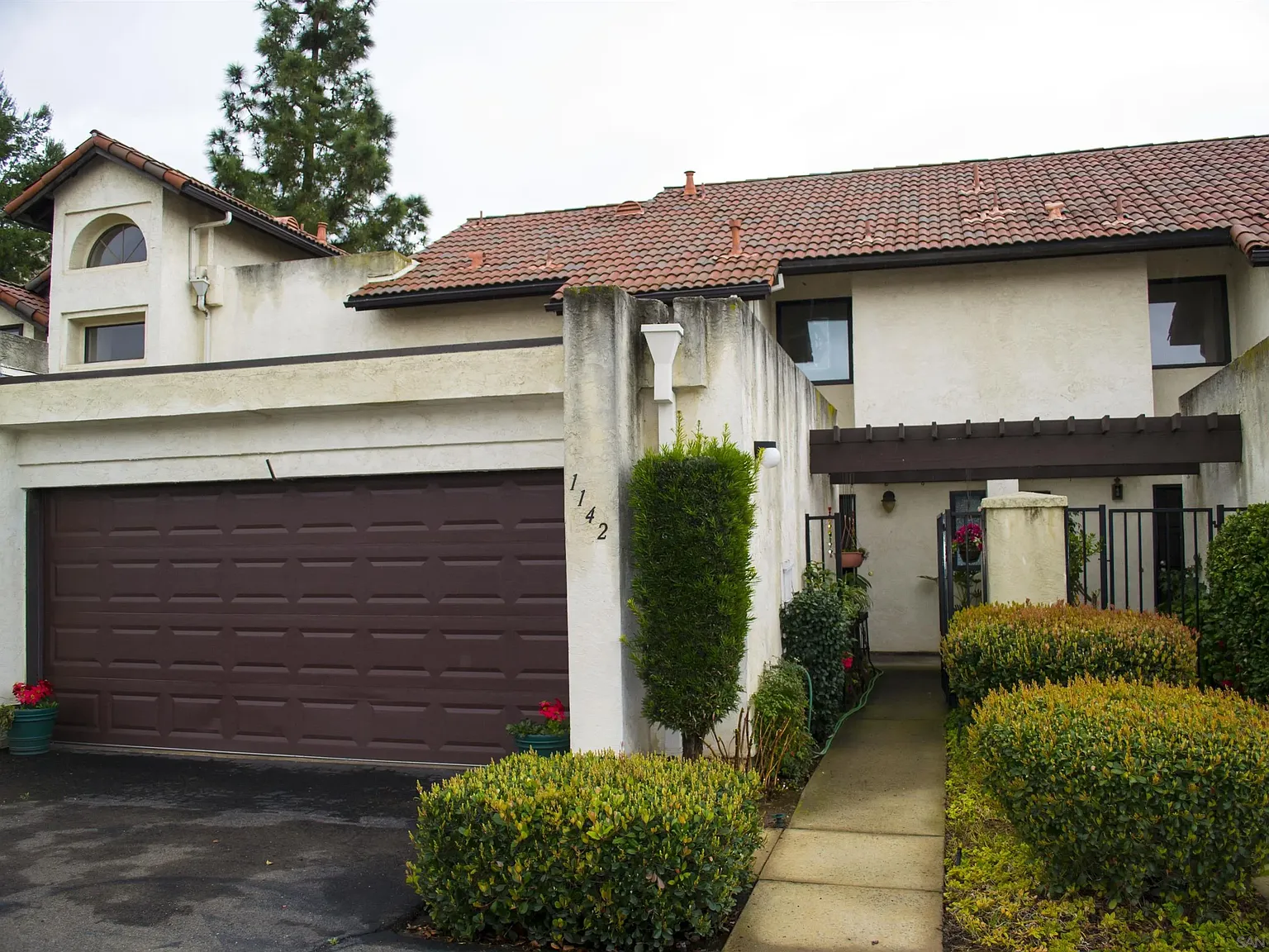 Sunset Hills Terrace — Photo 2