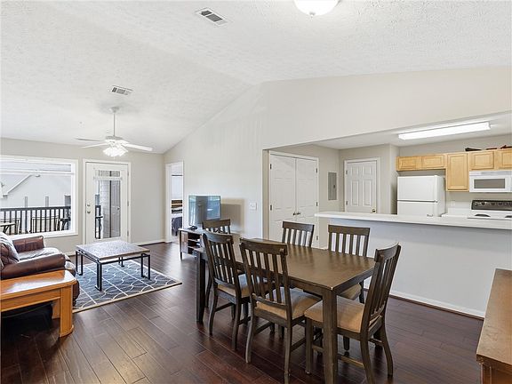 3rd image of 1114 S College St APT 10-303