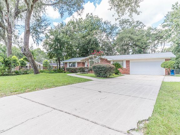 3rd image of 10010 Belleshore Cir W