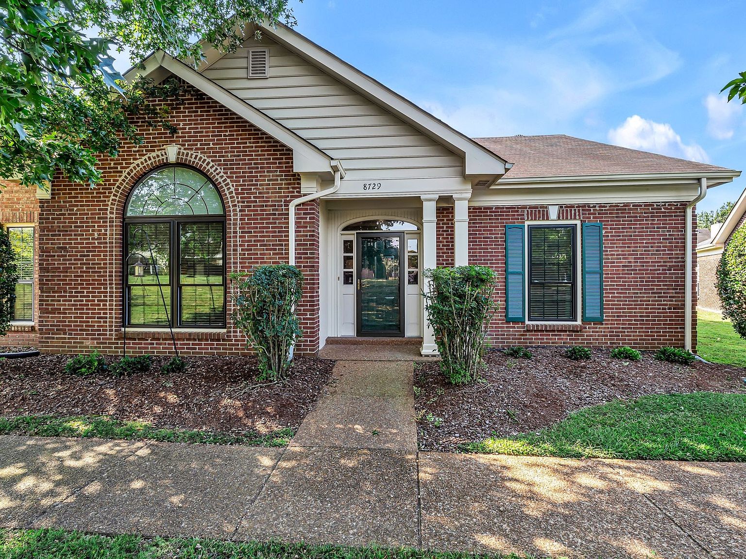 y*_様 House on the Hill L/S Tee (Brown Ho 8729 Sawyer Brown Rd, Nashville, TN 37221 | Zillow