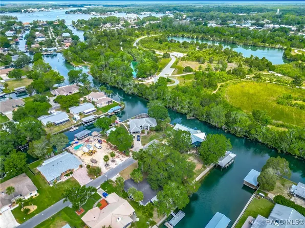 1011 SE 4th Ave, Crystal River, FL 34429