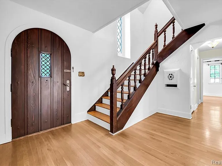 455 Linden Rd — Photo 5