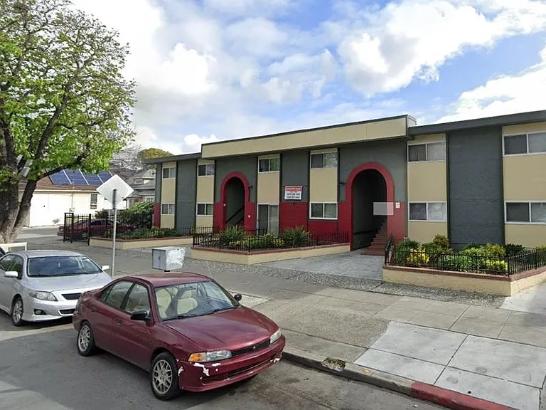 560 S 10th St — Photo 4