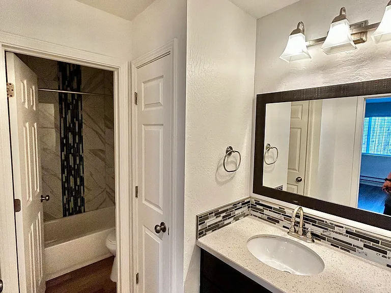 70 Lodato Ave — Photo 12