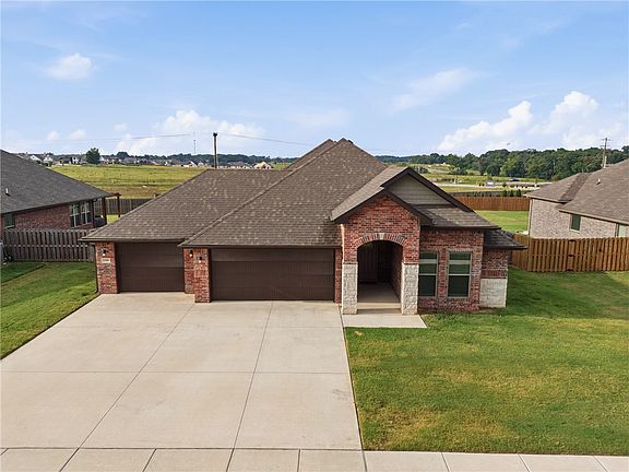 3rd image of 2305 Carper Ln