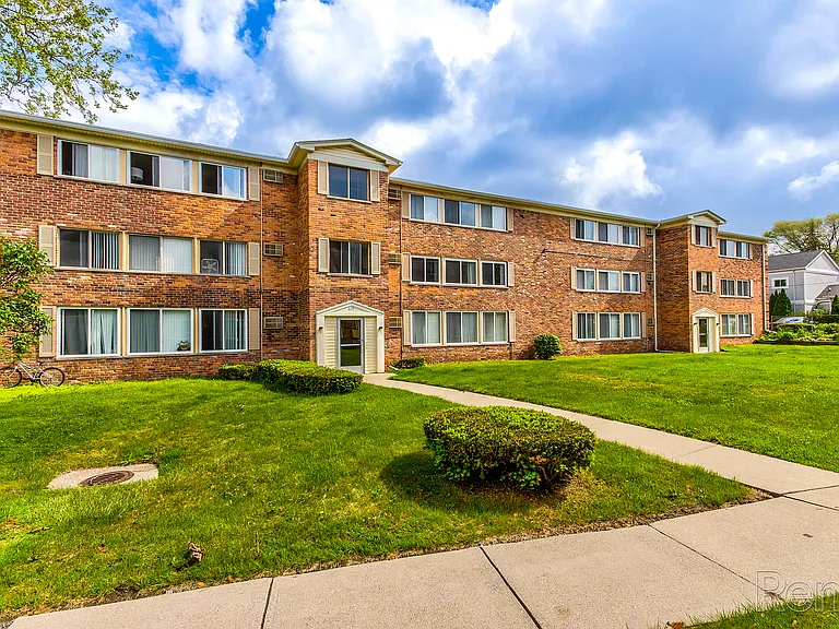 Wagon Wheel Apartments — Photo 42