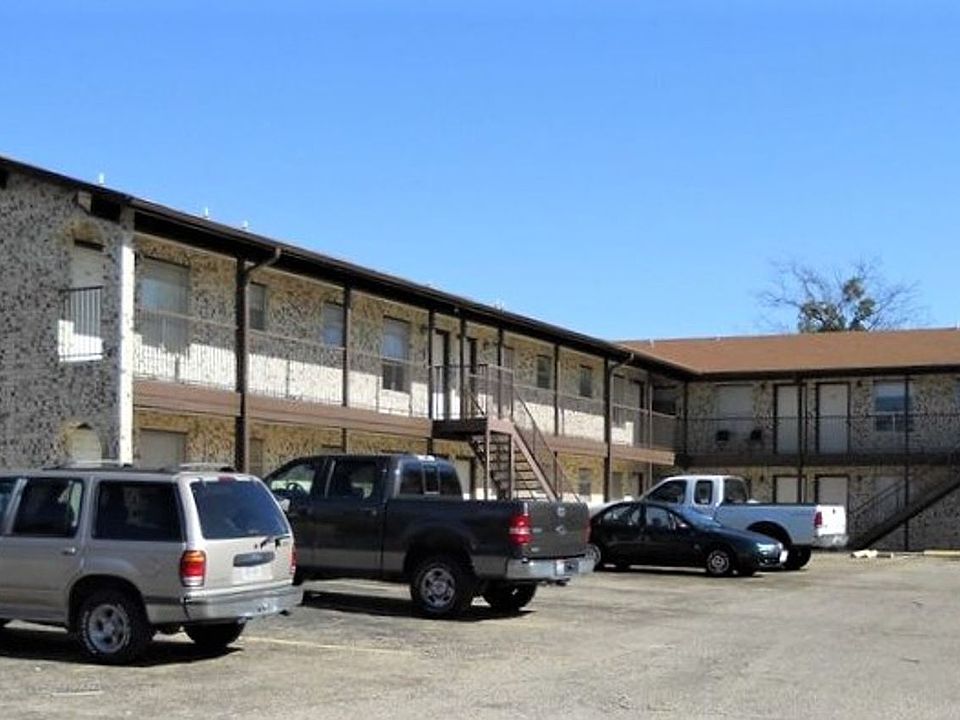 1st image of 3109 Atkinson Ave #114