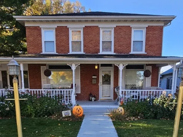 110 W Mason St, Lena, IL 61048