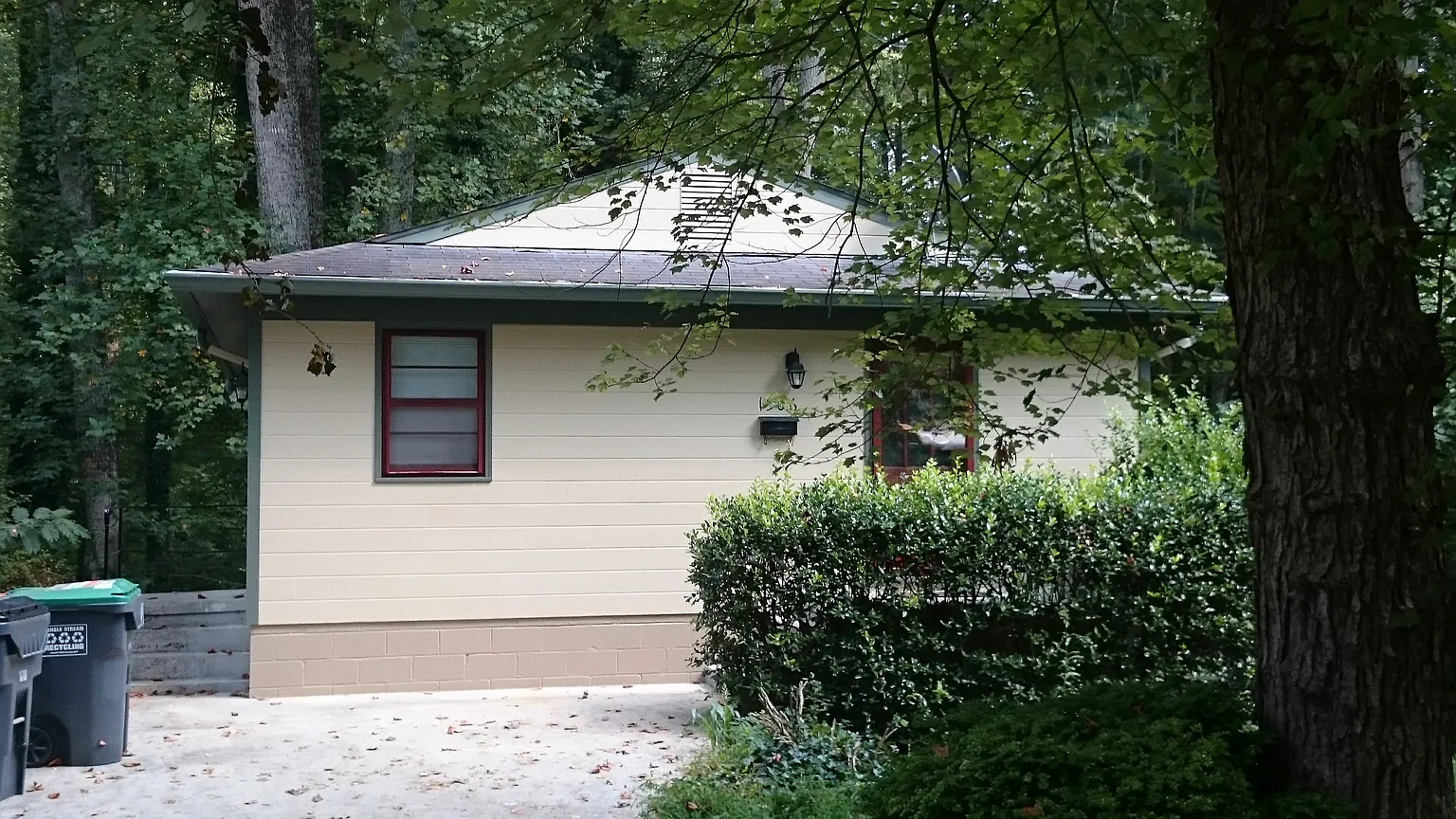 1506 Rose Hill Dr photo 1