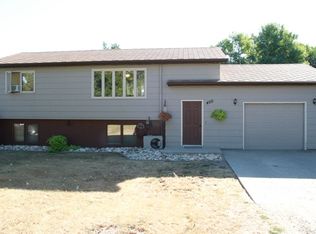 400 4th St NE, Crosby, ND 58730