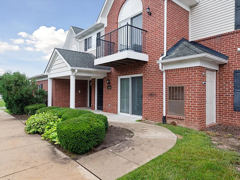 Westbury Apartments — Photo 35