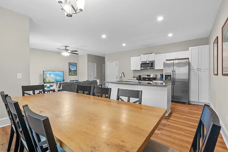3 bed, 2.5 bath, 1700 sqft, $2,000 — Photo 4