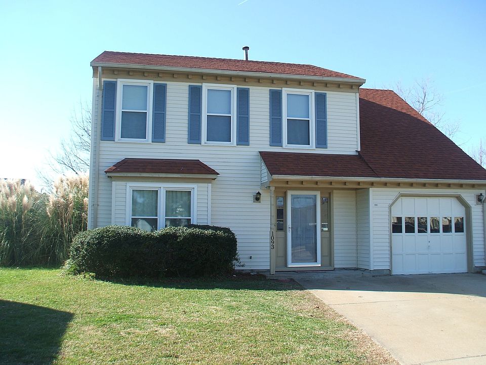 Front of House-Sit's on Cul-de-sac