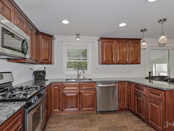 3rd image of 35121 N Sheridan Dr