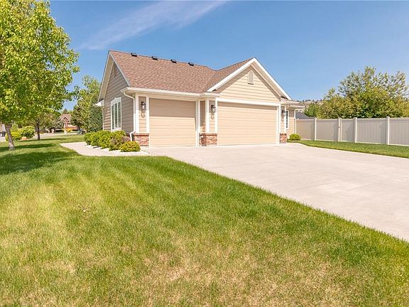 3rd image of 4349 Huckleberry Ln S