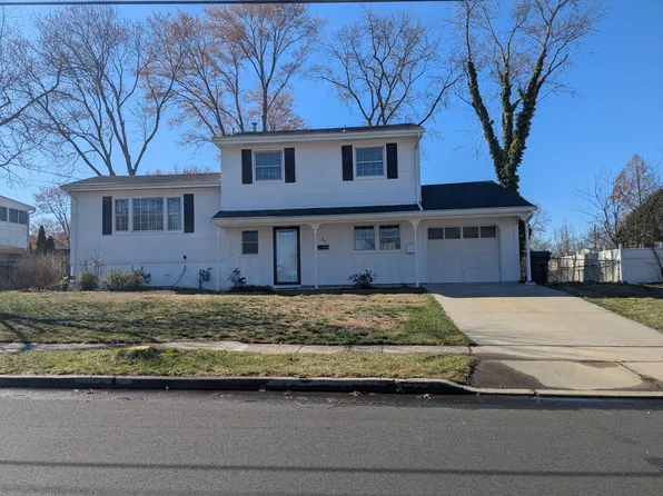 25 Creighton Cir, Old Bridge, NJ 08857