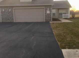 530 Mill Ridge Dr, Byron, IL 61010