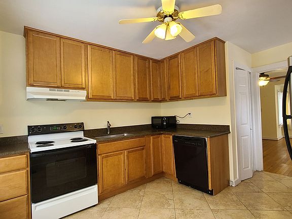 4th image of 406 E French Broad St