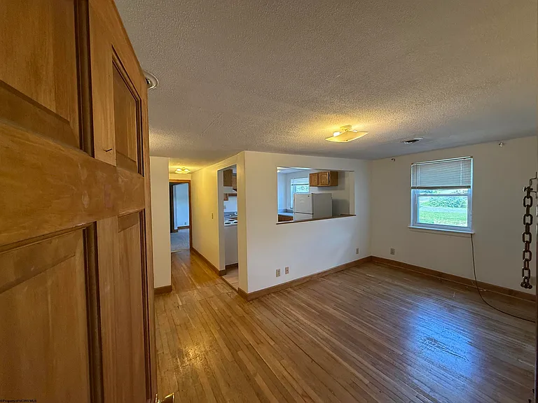 874 Fairmont Rd — Photo 3