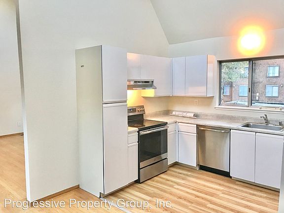 4th image of 831 Webster St #6091122
