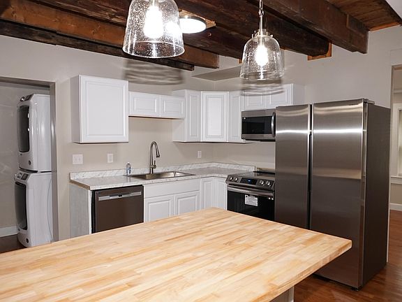 3rd image of 648 Malta Ave