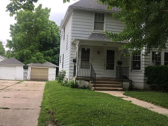 833 & 833.5 W Avon St Freeport, IL