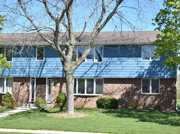 215 S 11th STREET #B, Oostburg, WI 53070