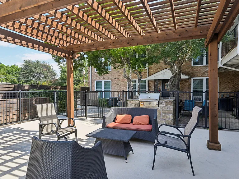 6151 E Mockingbird Ln — Photo 3