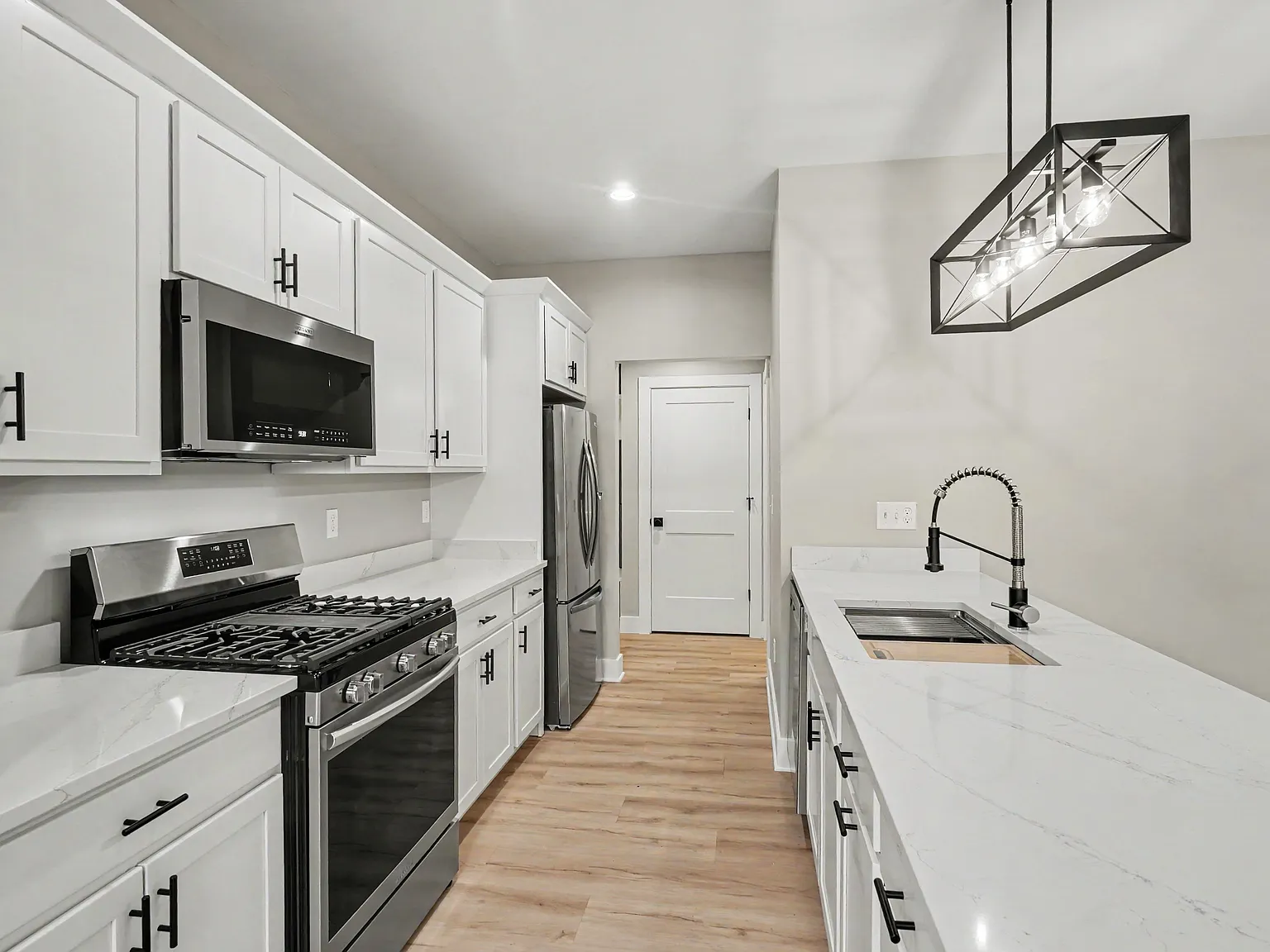 5008 Danbury — Photo 4