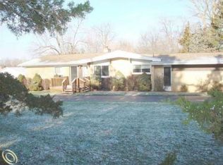111 Lonesome Oak Dr, Rochester, MI 48306