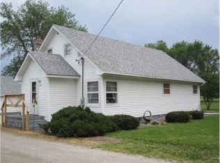 325 S 5th St, Sheldon, IL 60966