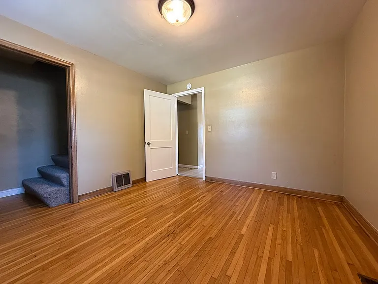 551 Michigan St — Photo 9