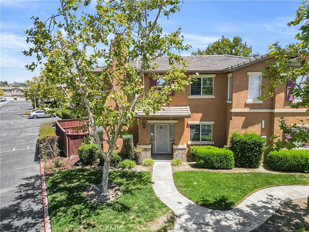 3 bed, 1674 sqft, $2,945 — Photo 2