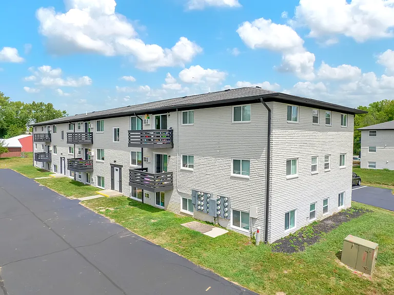 2816 E County Line Rd — Photo 9