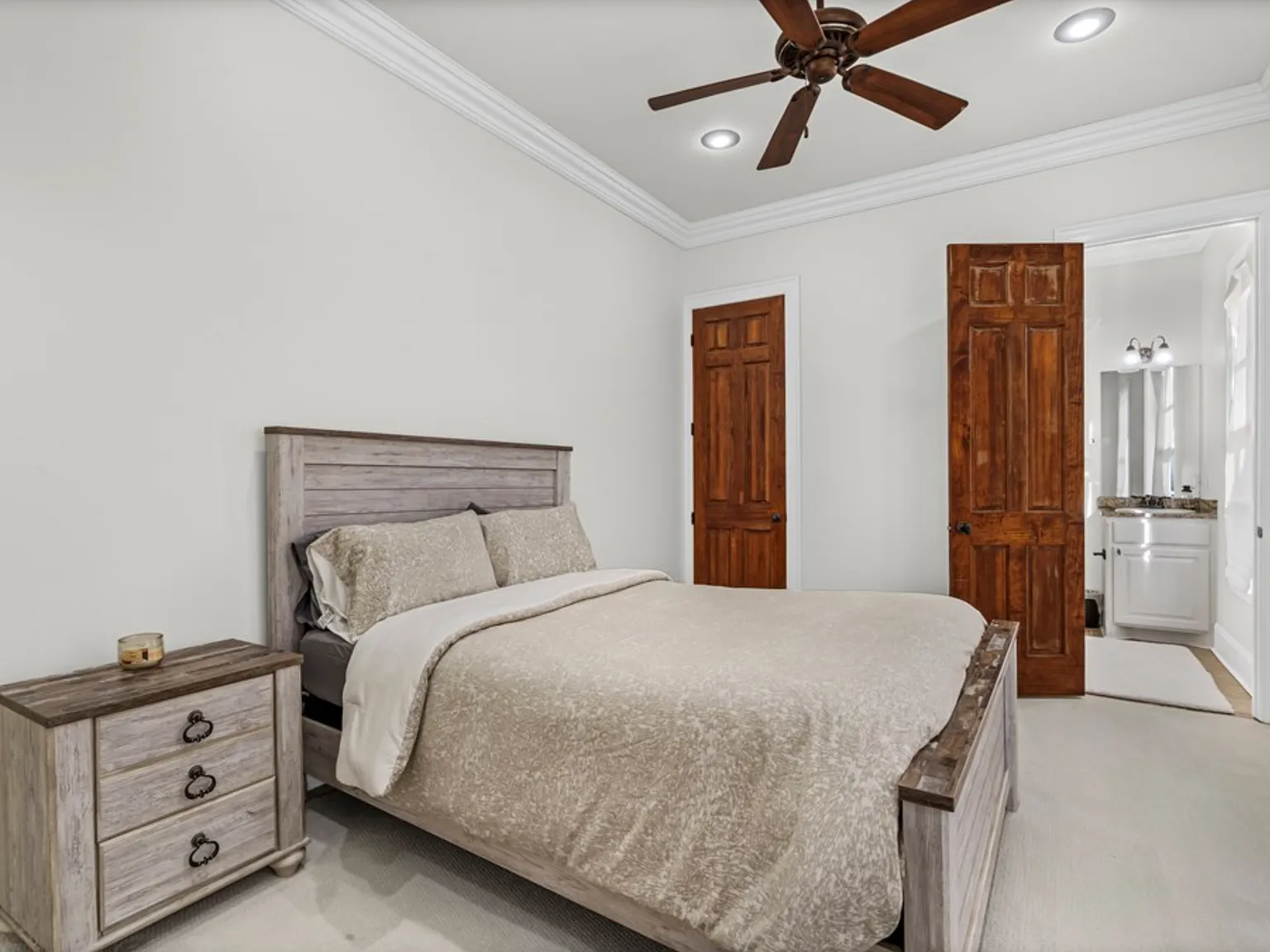 3 bed, 3.5 bath, 2285 sqft, $2,900 — Photo 4