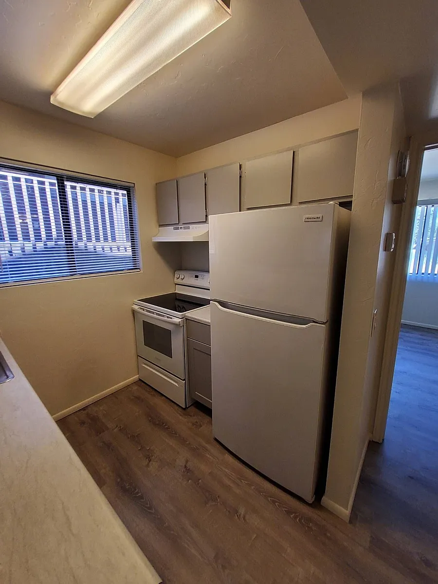 Building Photo - Creekside Apartments